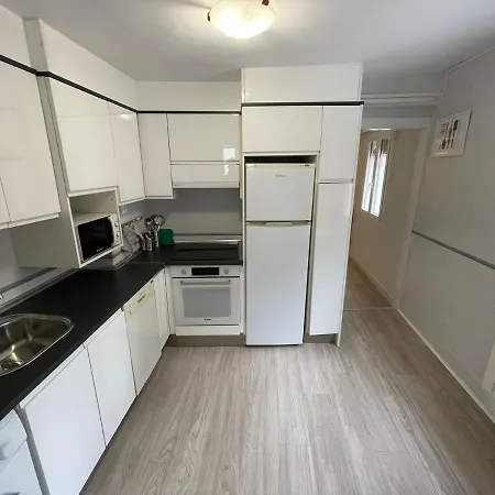 Vivienda Acogedora Y Moderna En Pleno Centro De *