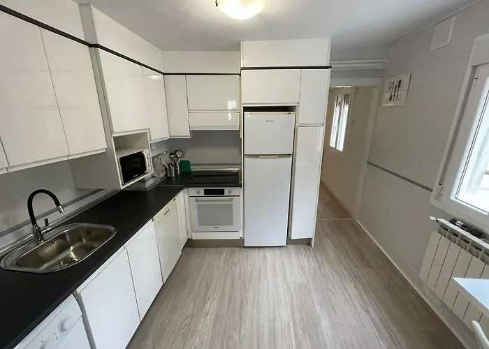 Vivienda Acogedora Y Moderna En Pleno Centro De *