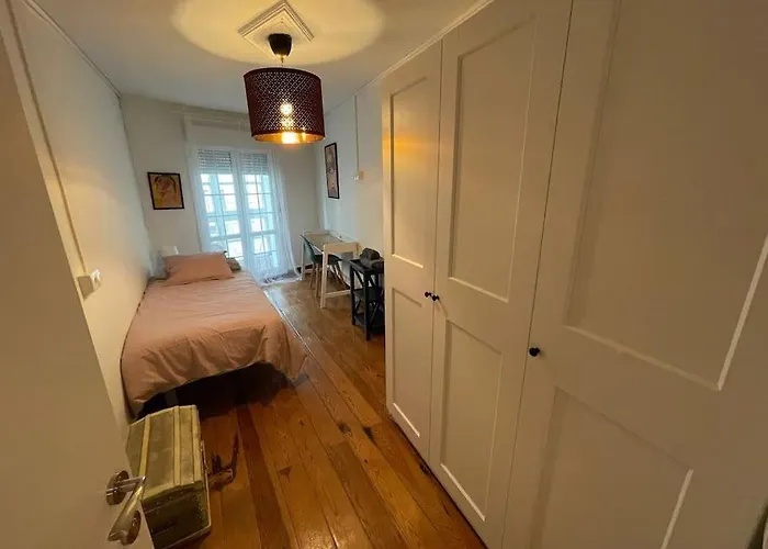 Vivienda Acogedora Y Moderna En Pleno Centro De *